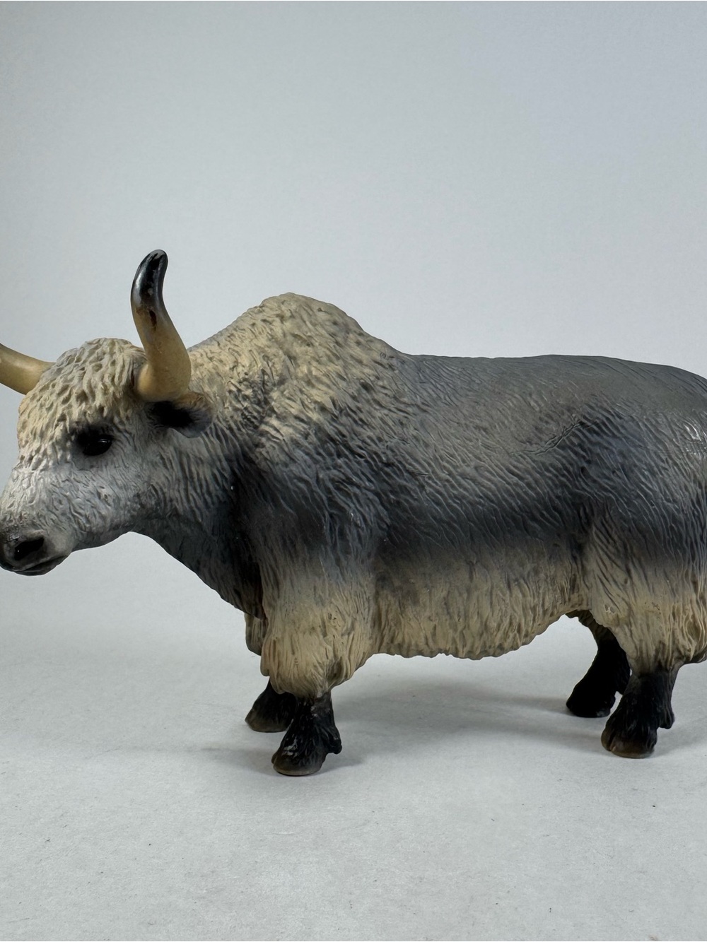 Schleich 2009 Figure Buffalo Yak Cow Grey White 5.5" Animal Toy